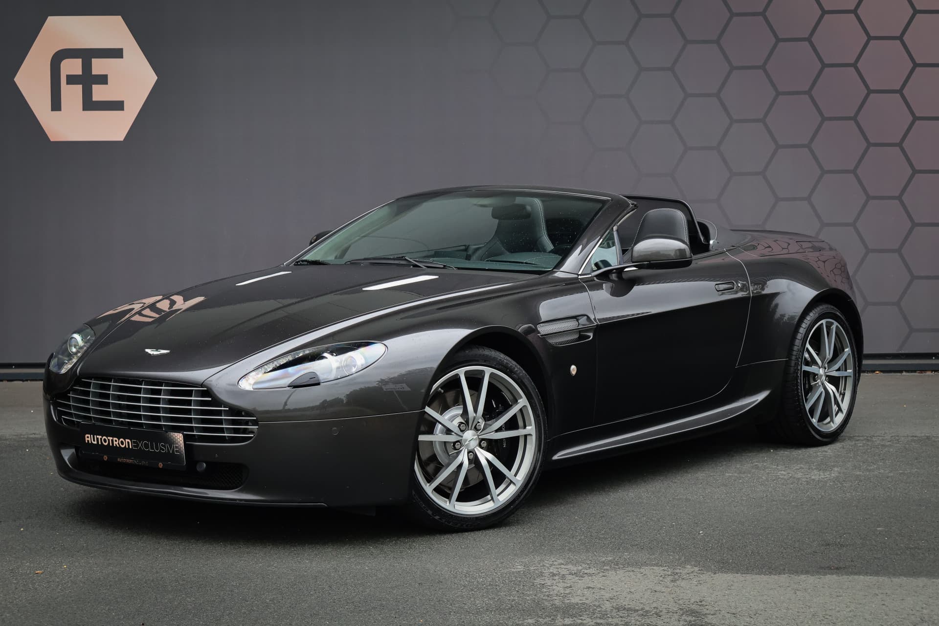 Aston Martin-V8 Vantage